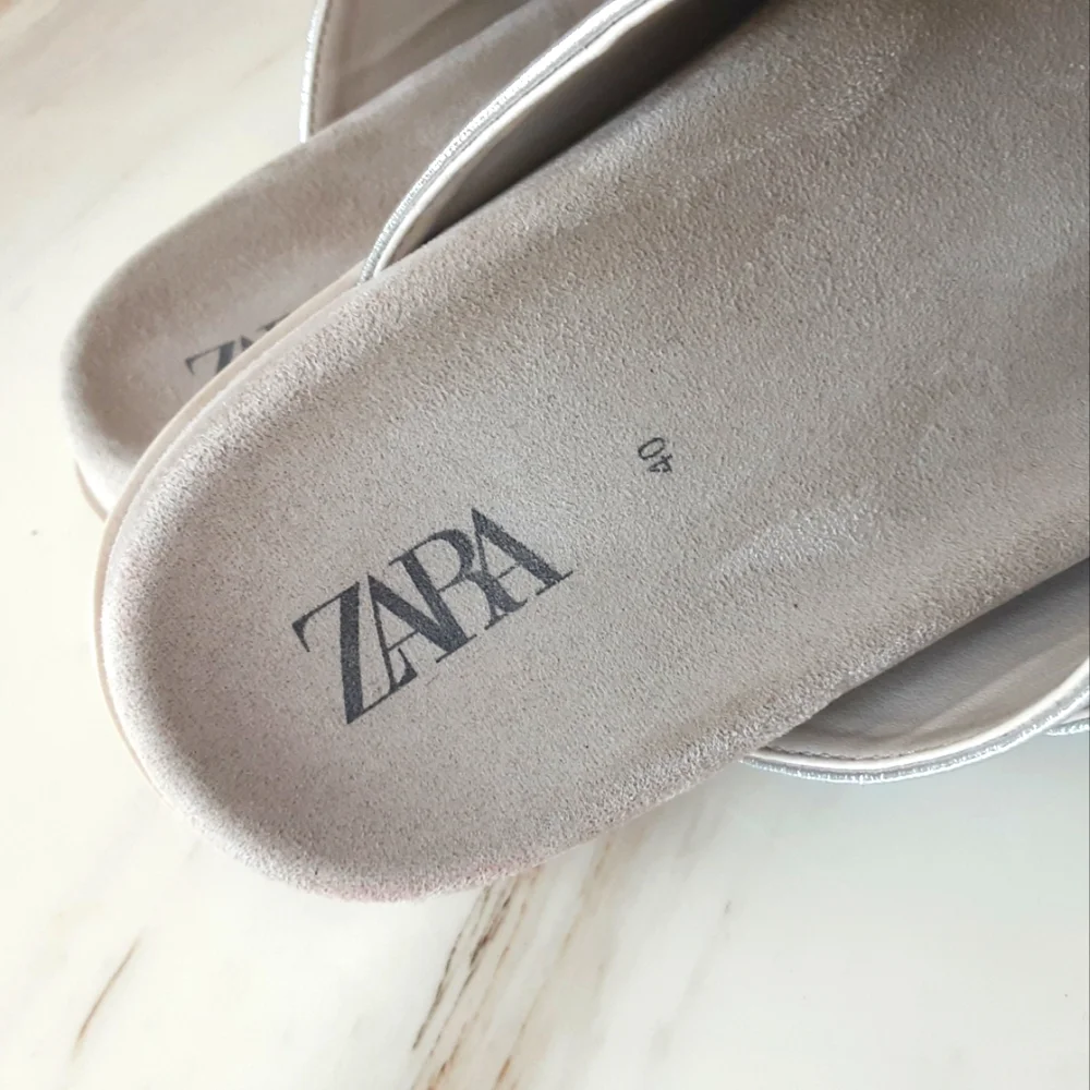 ZARA Silver Metallic Double Buckle Cushion Comfort Slides Sandals Sz 40 (9) - Picture 9 of 9